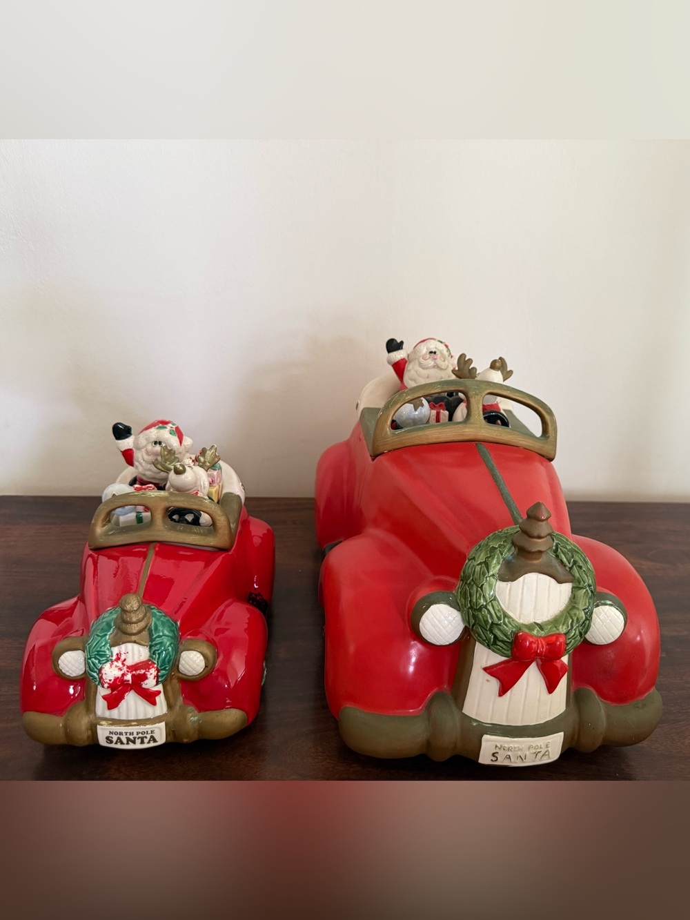 Fitz and Floyd Red Santa Car Pair with Green Wreath Accents